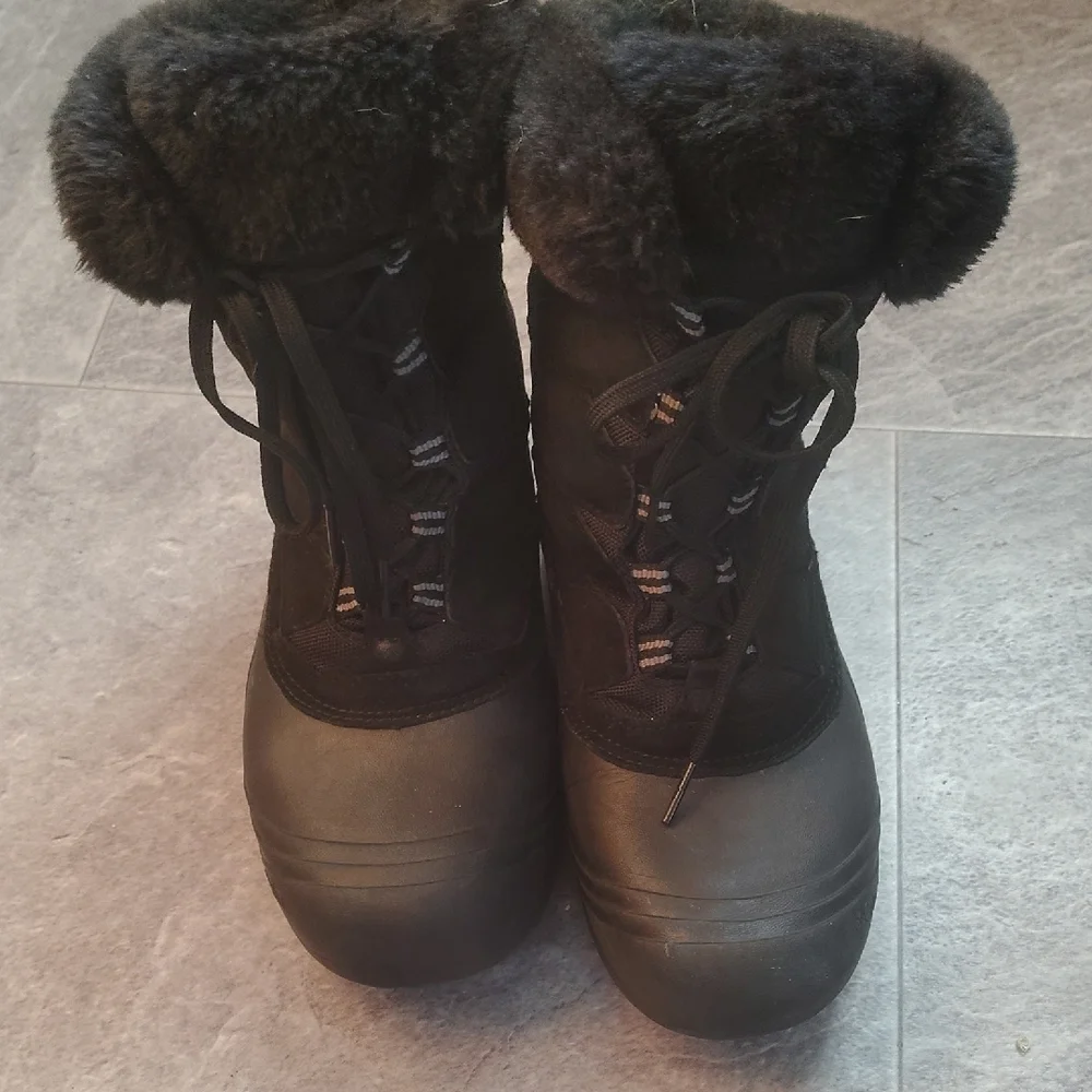 Columbia Women's Black Fur-Lined Winter Boots